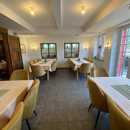 赫尔洛尼米酒店 酒店