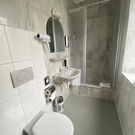 赫尔洛尼米酒店 酒店