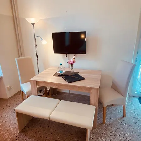 赫尔洛尼米酒店 2* 科赫姆